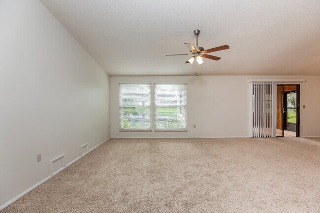 Building Photo - 6205 37th Ave W