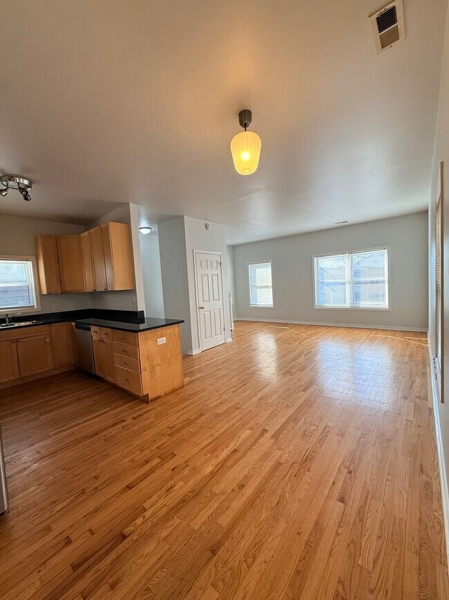 Foto del edificio - 6823 S Dorchester Ave