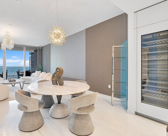 Foto del edificio - 300 Biscayne Boulevard Way