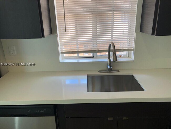 Foto del edificio - 6195 NW 186th St