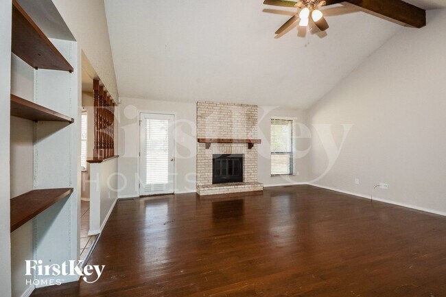 Foto del edificio - 4111 Les Cherbourg Ln