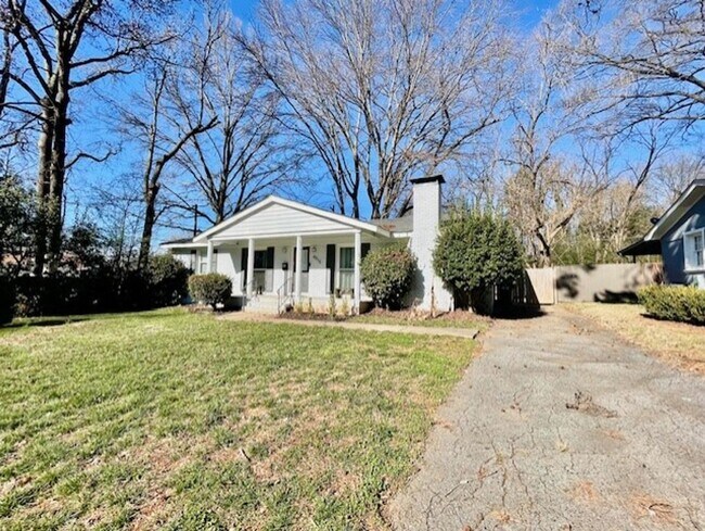 Building Photo - Make this a must see fully renovated 3 bed...