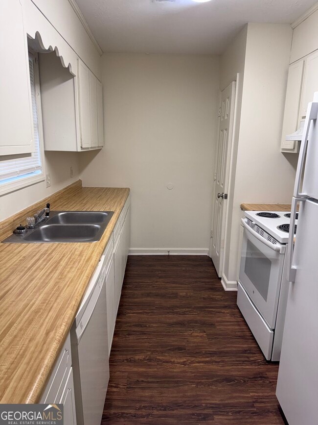 Building Photo - 510 Cypress Dr