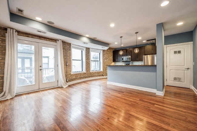 Building Photo - 4436 N Damen Ave