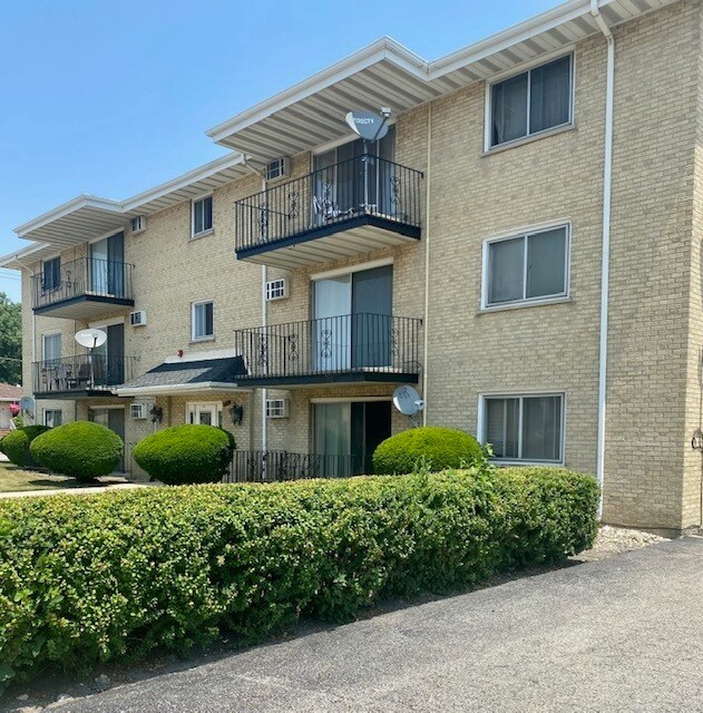 Foto del edificio - 7809 Rutherford Ave