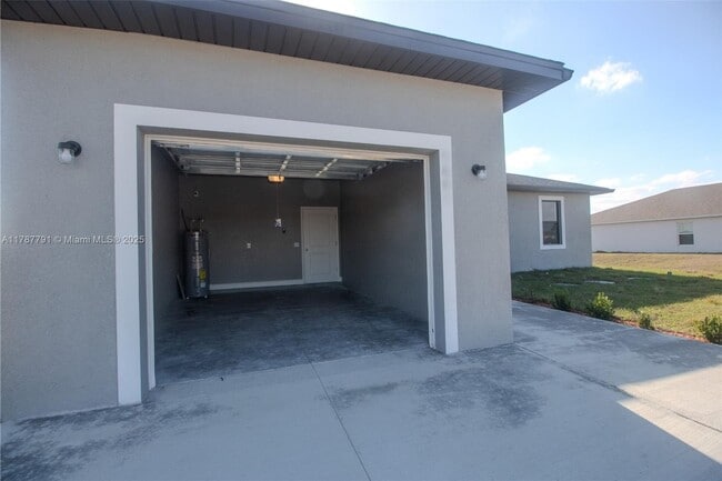 Building Photo - 9023 Meadow Cir