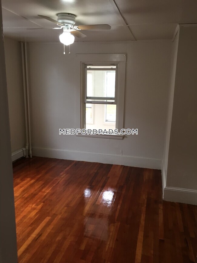 Foto del edificio - 22 Rockwell Ave