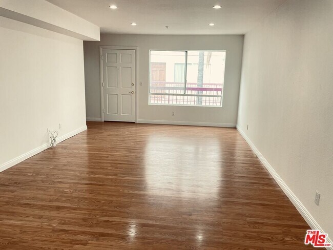 Building Photo - 432 N Kenwood St