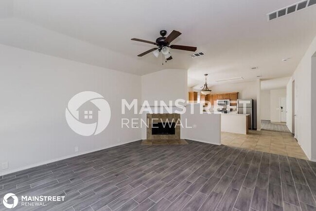 Foto del edificio - 8425 Asheville Ln