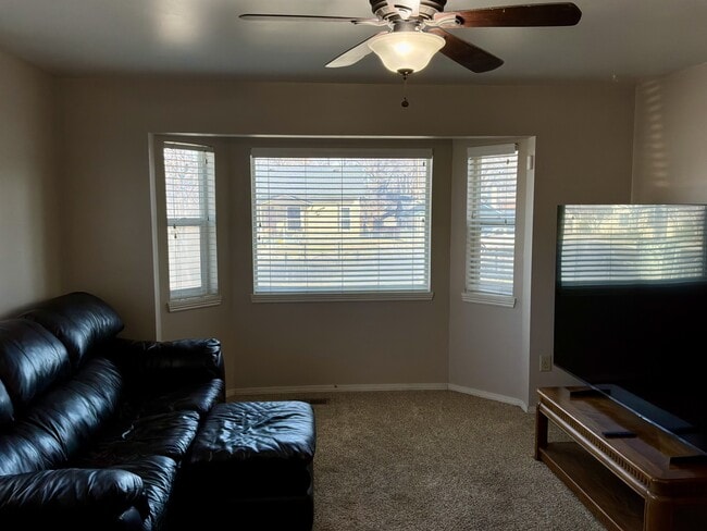 Building Photo - 385 Fir St