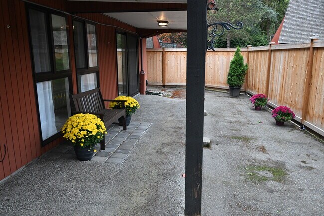 Foto del edificio - 10733 Burke Ave N