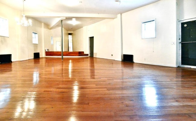 Foto del edificio - 373 S 1st St