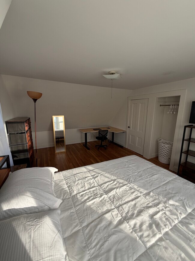 Building Photo - 104R Homes Ave