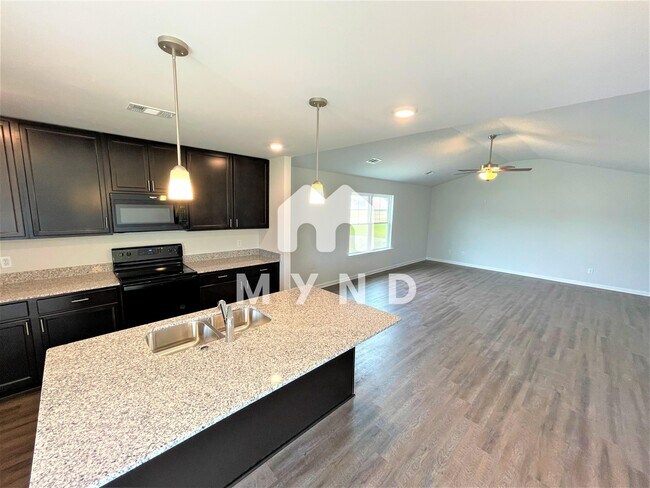 Building Photo - 102 Cook St