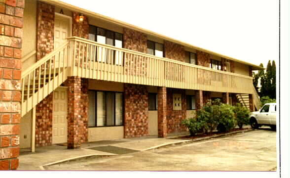 Foto del edificio - 15818 Elm St E