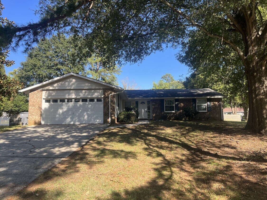 Foto principal - 5925 Tillery Dr