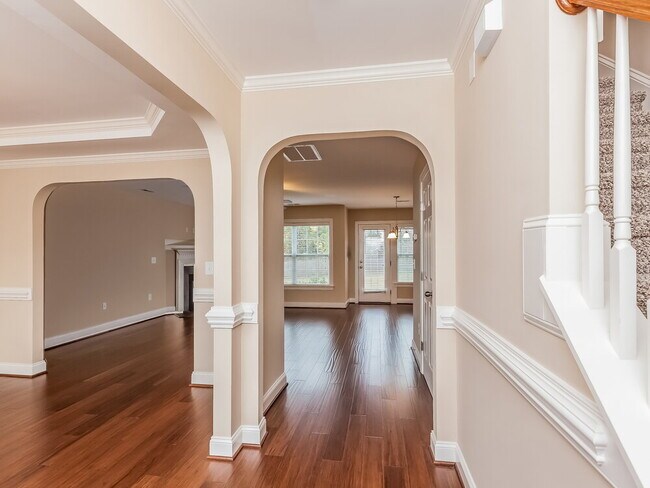 Foto del edificio - 601 Monterey Pine Dr