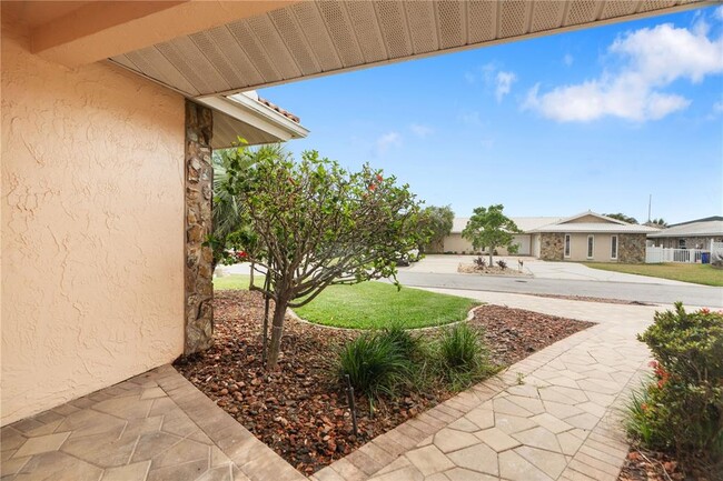 Building Photo - 5008 S Shore Dr