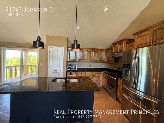 Foto del edificio - 21743 Johnson Ct