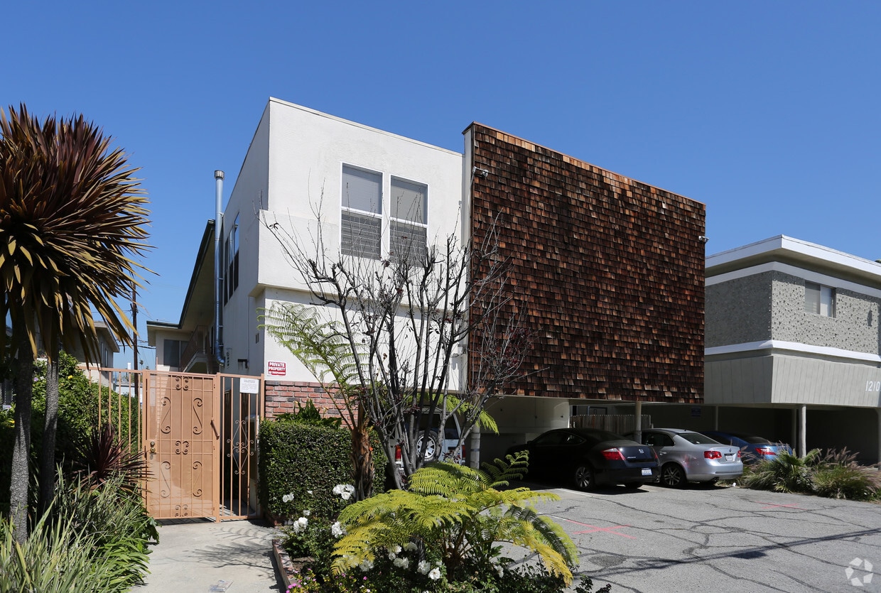 Building Photo - 12103 Pacific Ave
