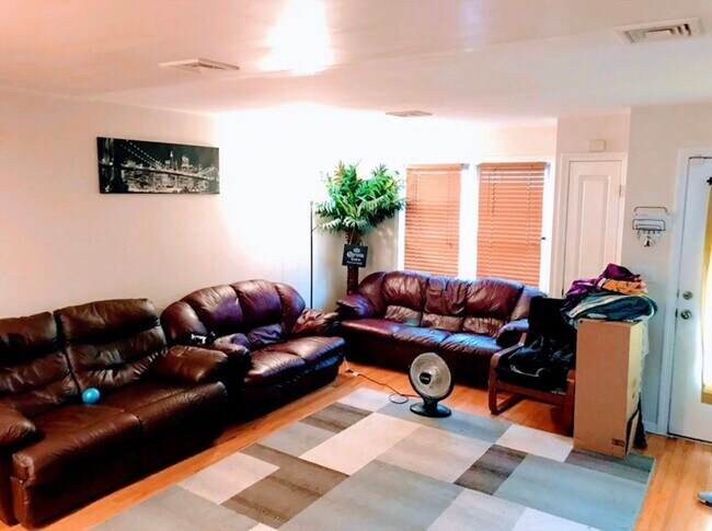 Building Photo - 6 Harleston St