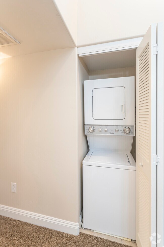 2HAB, 2BA - 895 ft² - El Palacio *$500 Off*