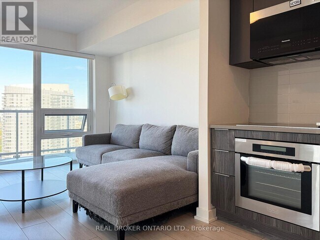 Building Photo - 2033 Kennedy Rd