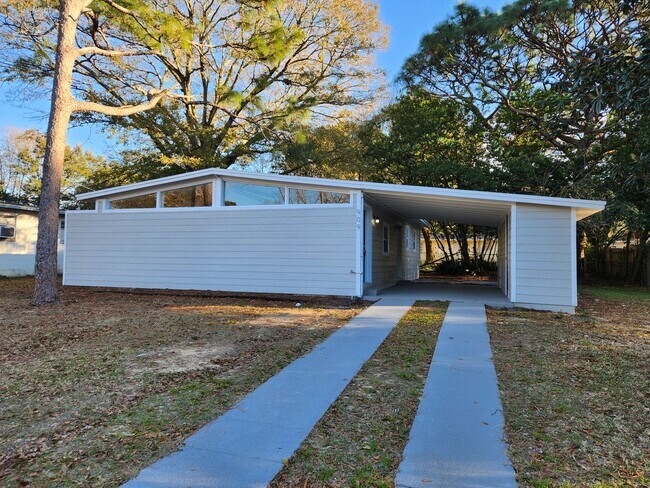 Building Photo - 909 Twinbrook Ave