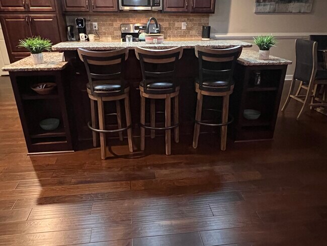 Foto del edificio - 4875 Ken Miles Dr