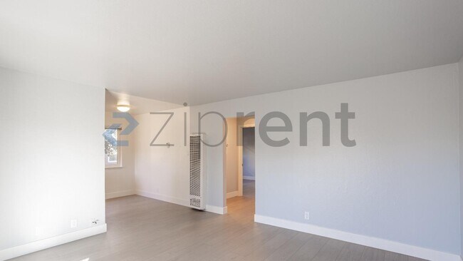 Building Photo - Unit A