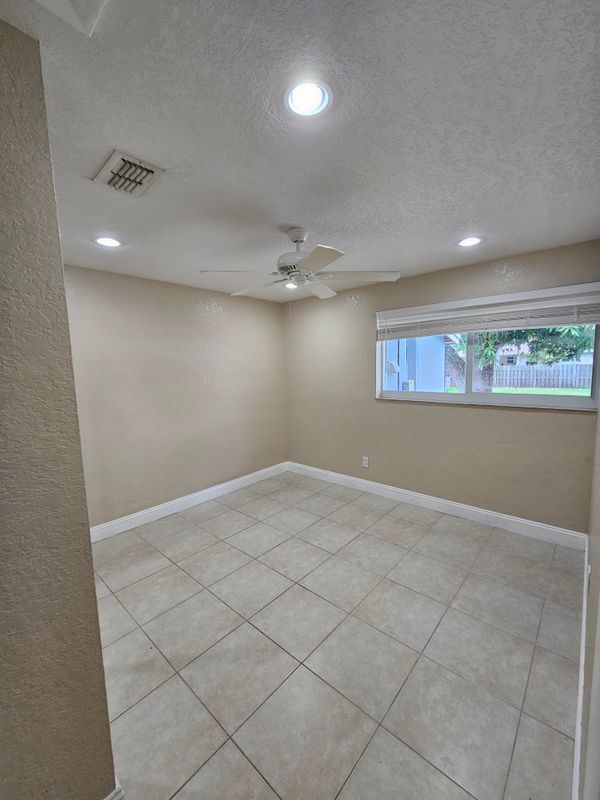 Foto del edificio - 2660 NE 18th St