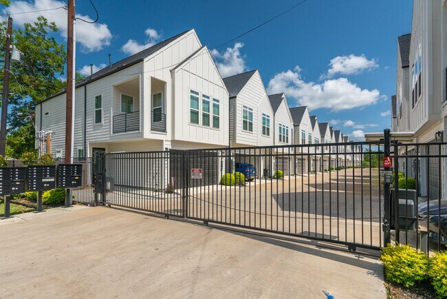 Foto del edificio - 5715 White Magnolia St.