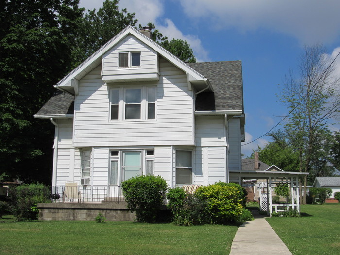 Primary Photo - *SELF SHOW AVAILABILITY* 225 Kingston Rd 2W