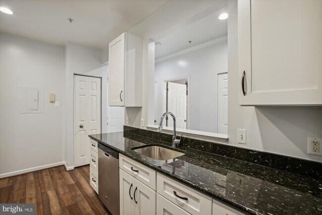 Foto del edificio - 6533 Grange Ln