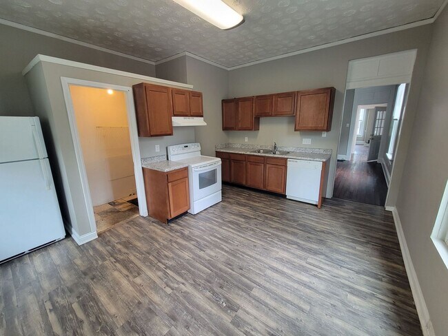 Building Photo - 1811 Lincoln Ave