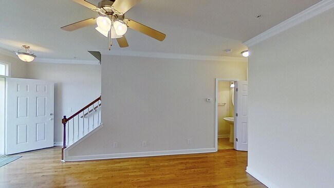 Building Photo - 1013 McKenna Dr