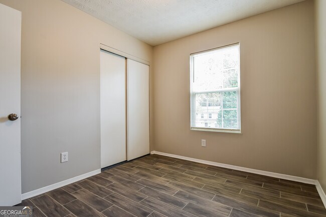 Foto del edificio - 2156 Newbury Rd