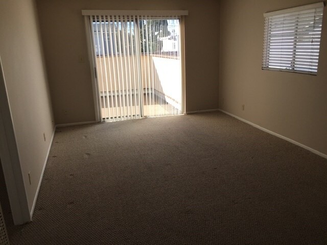 Upstairs living room and patio - 2604 Perkins Ln
