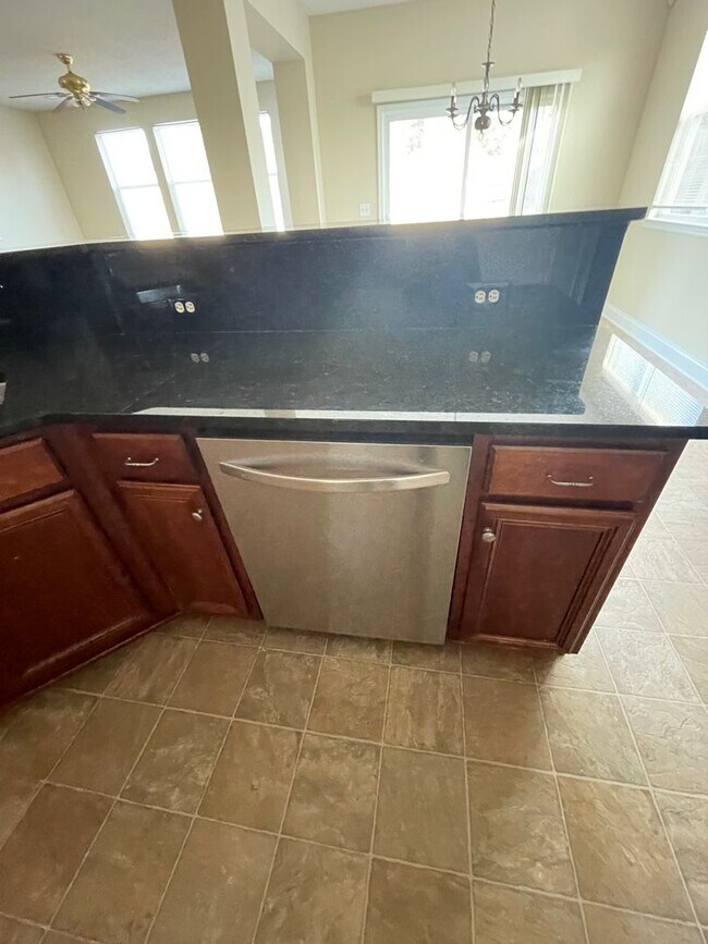 Building Photo - 4 Bedroom 2.5 Bath home in The Fox Trace N...
