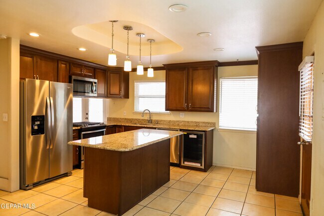 Foto del edificio - 5822 Beaumont Pl