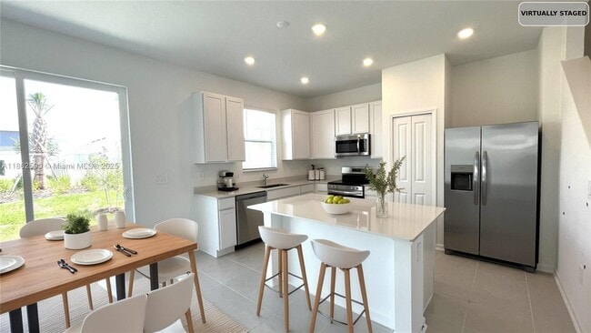 Building Photo - 2653 Skyline Lp