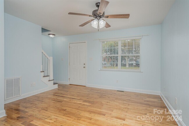 Foto del edificio - 113 Hillcrest Ave