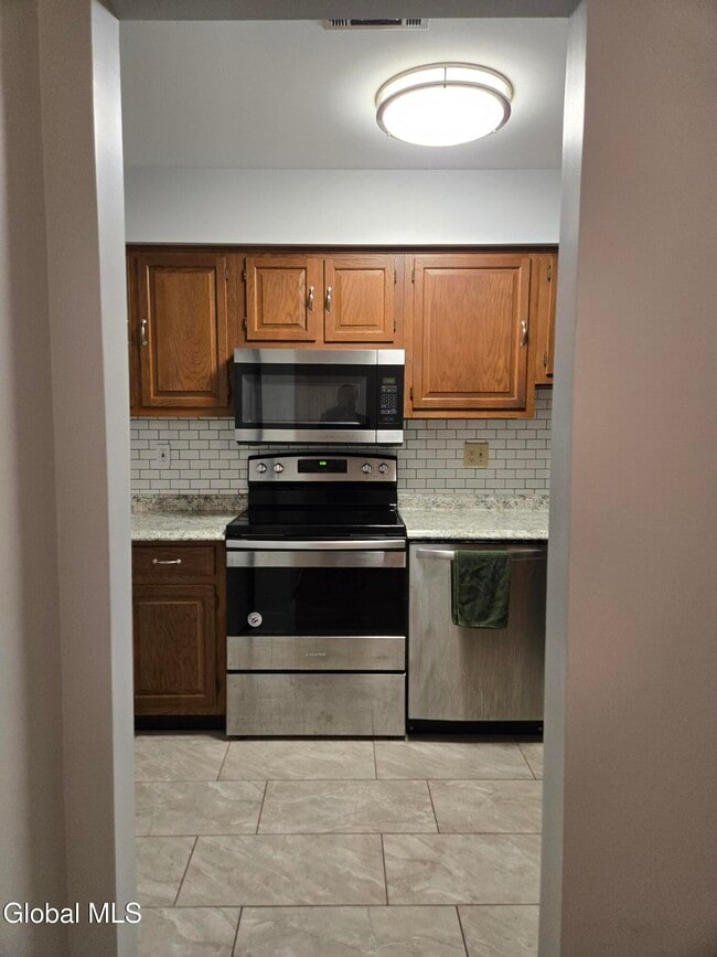 Building Photo - 93 Ridgewood Terrace