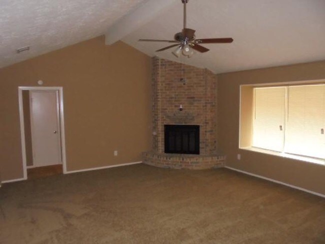 Building Photo - 1107 Vang Ct
