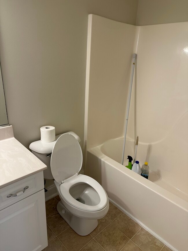 Baño - 6935 Old Valley School Rd