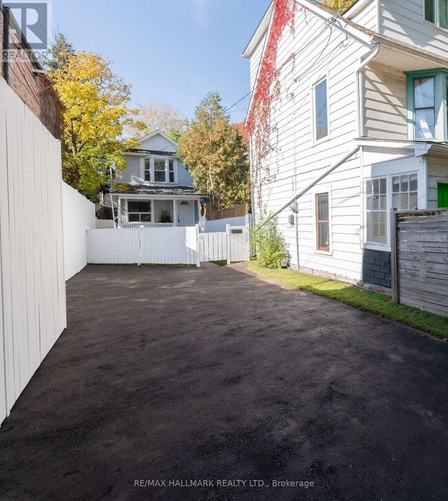 Photo du bâtiment - 106 Willow Ave