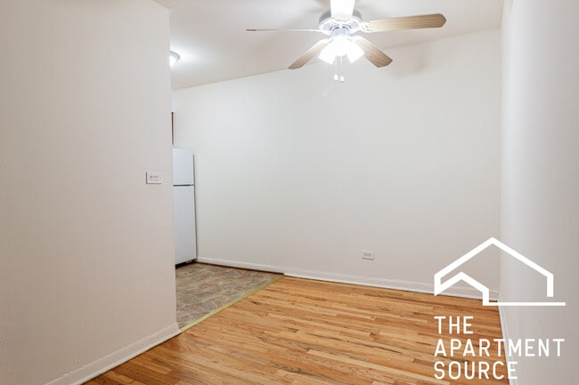 Building Photo - 540 W Roscoe St