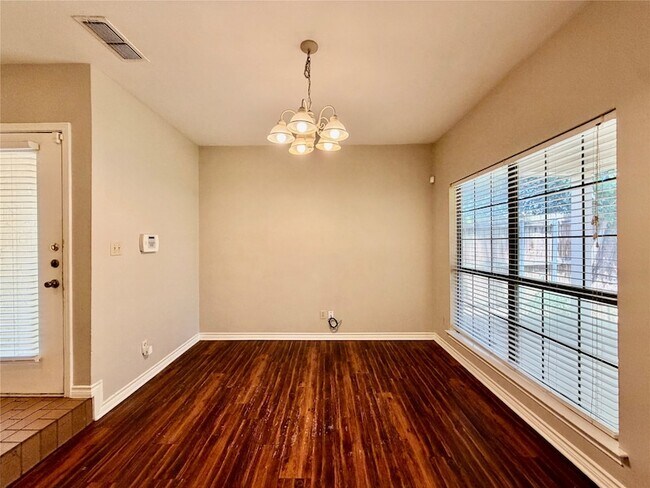 Foto del edificio - 404 Benjamin St