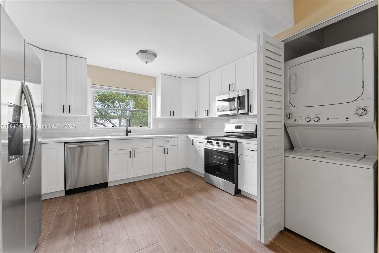 Primary Photo - 10221 NW 35th St
