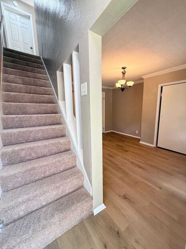 Foto del edificio - 3 Bed, 1.5 Bath in Overbrook/ Brookline for rent- Huge yard and great layout!